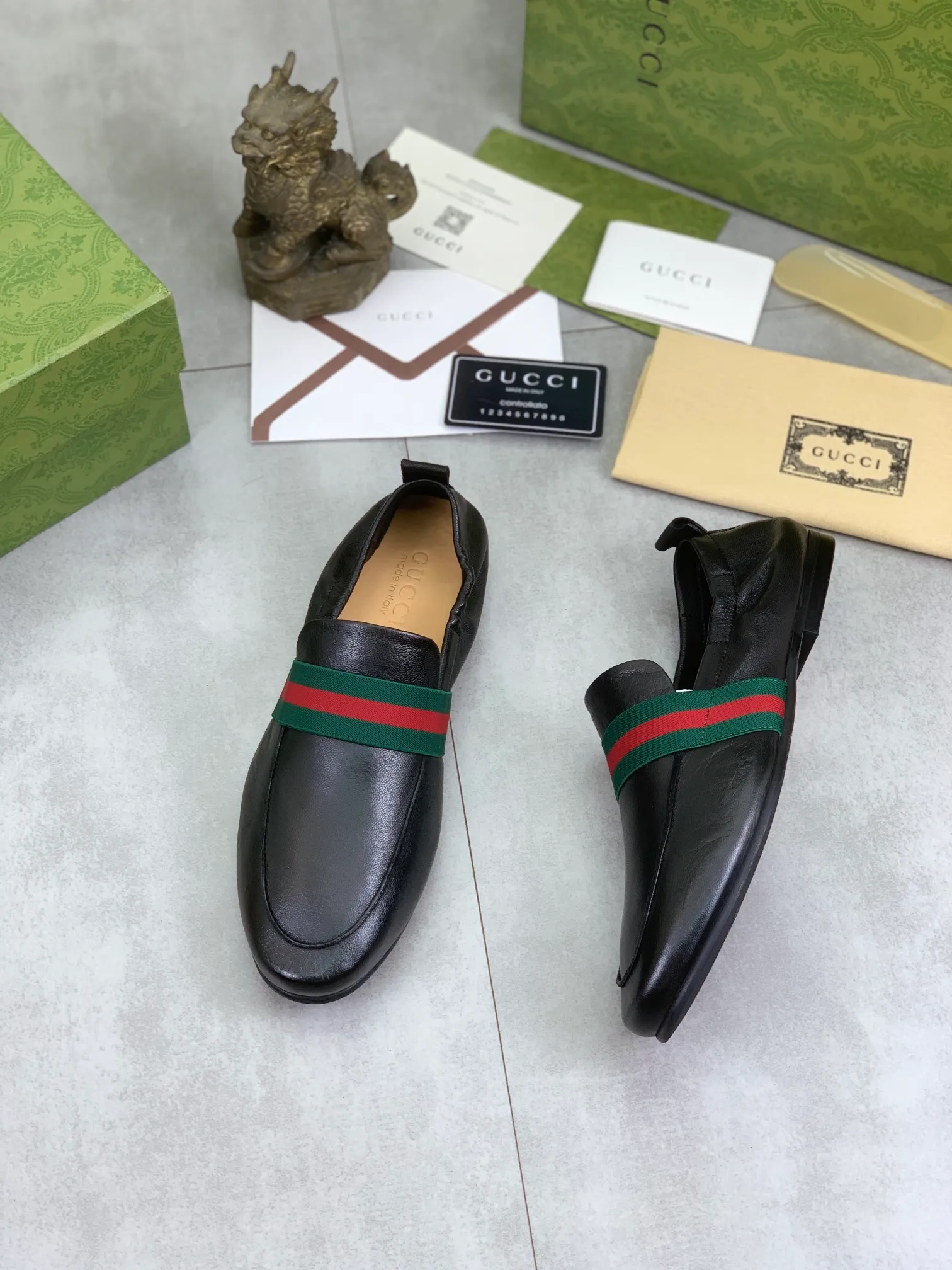 Men's Men's Shoes💰P520💰【New Style】Water-dyed Niuli Gucci's most popular selection of lazy slip-on leather shoes (Gucci) official website latest Gucci lazy leather shoes, hot style 💥 simple and elegant style, exclusive for trendy men. Unique official website latest brand original double G embossing Elements 👑 Original Gucci decoration, fashionable and elegant, fabric original calfskin ✅ fully imported first-layer cowhide lining, official website designated wear-resistant, rubber business outsole, classic model taken at the counter in real life 🎬38-44 black brown optional